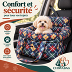 Petit chien installé confortablement dans le siège auto CHIWABAG coloré en voiture