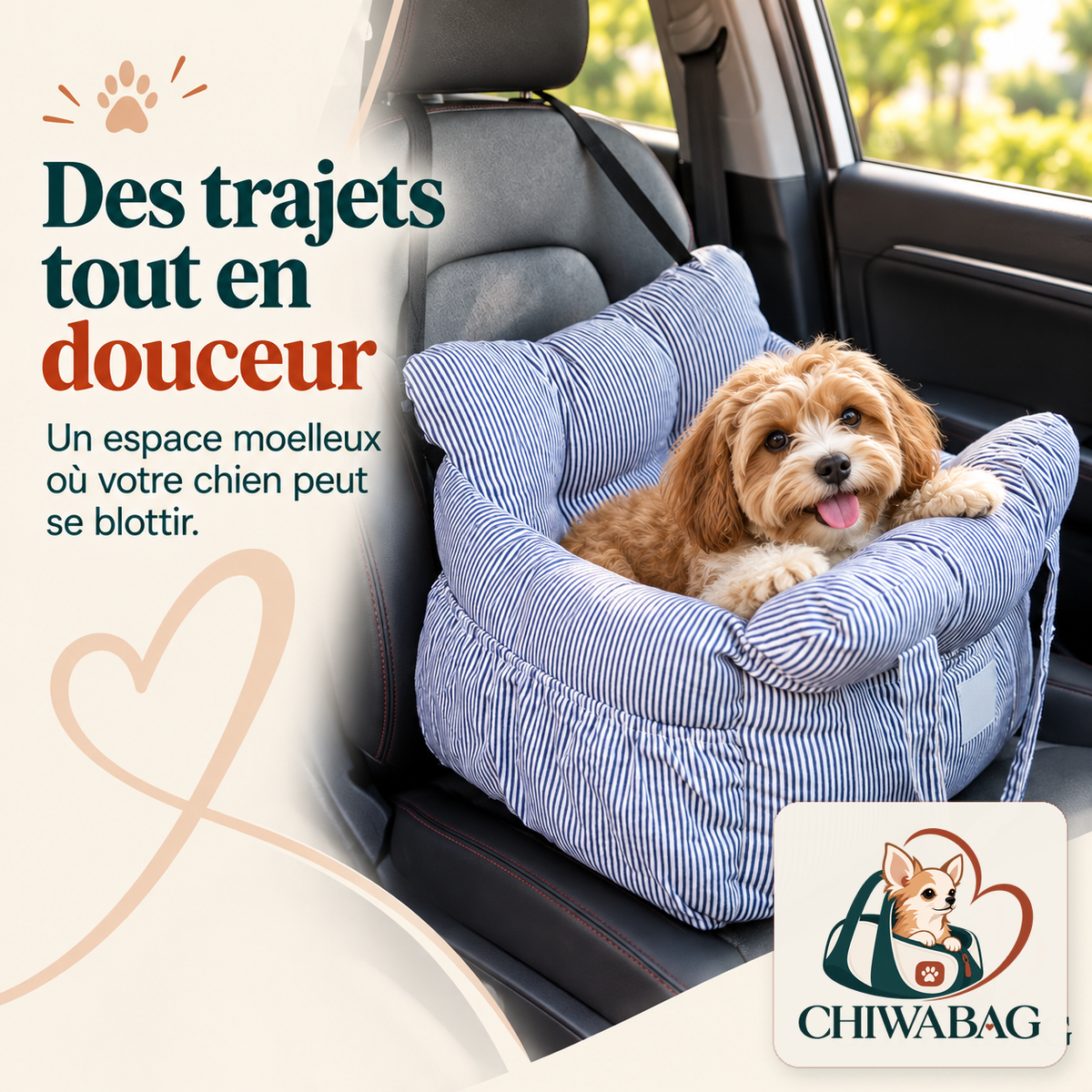 Petit chien installé dans un siège auto CHIWABAG bleu rayé et moelleux